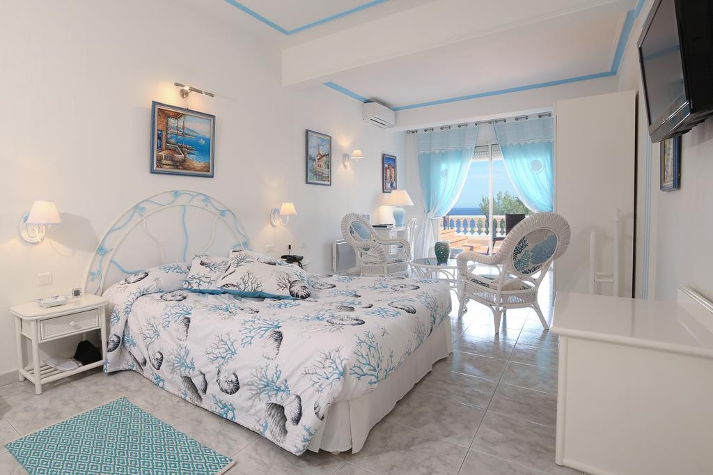 Hotel La Calanque Cavalaire-sur-Mer Room photo