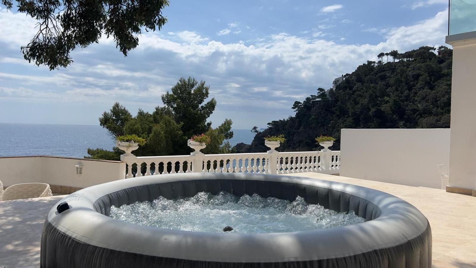 Hotel La Calanque Cavalaire-sur-Mer Exterior photo