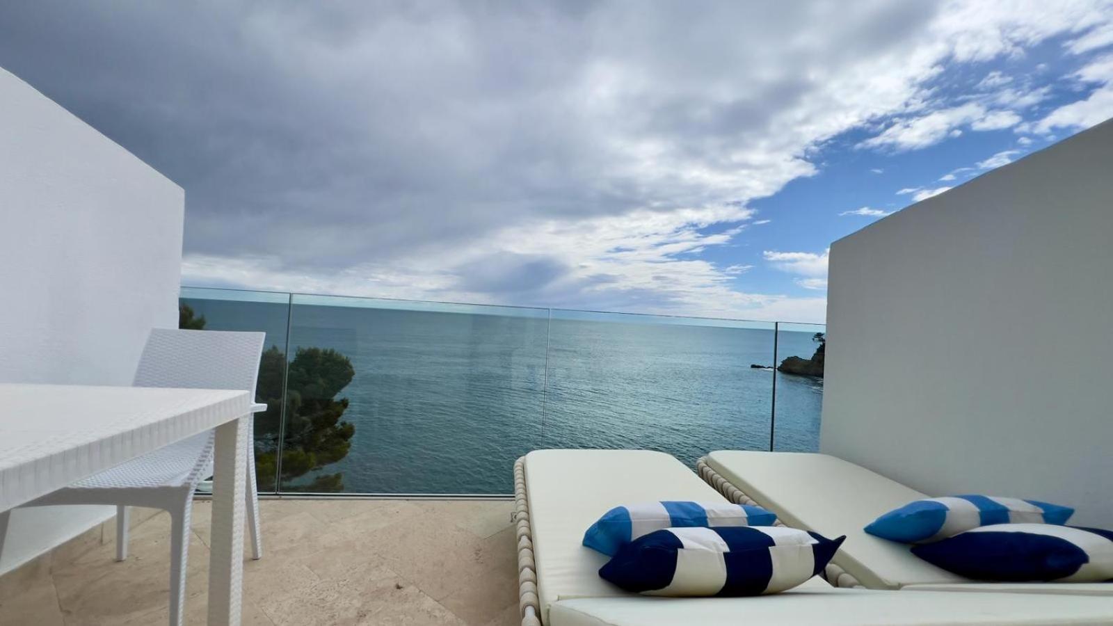 Hotel La Calanque Cavalaire-sur-Mer Exterior photo