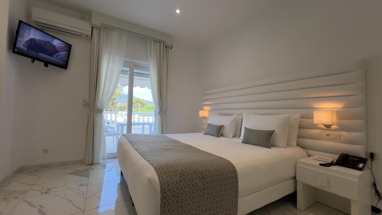 Hotel La Calanque Cavalaire-sur-Mer Exterior photo